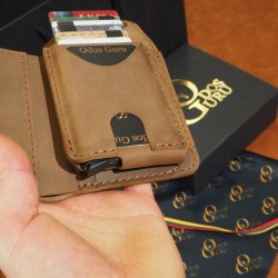 Moderni Lietuviška odinė piniginė su RFID iššokančių kortelių dėklu, su Vyčiu