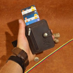 Moderni Lietuviška odinė piniginė su RFID iššokančių kortelių dėklu, su Vyčiu